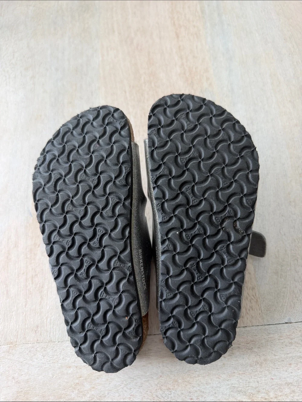 Birkenstock Kids Arizona Sandal in Silver Glitter Sparkle